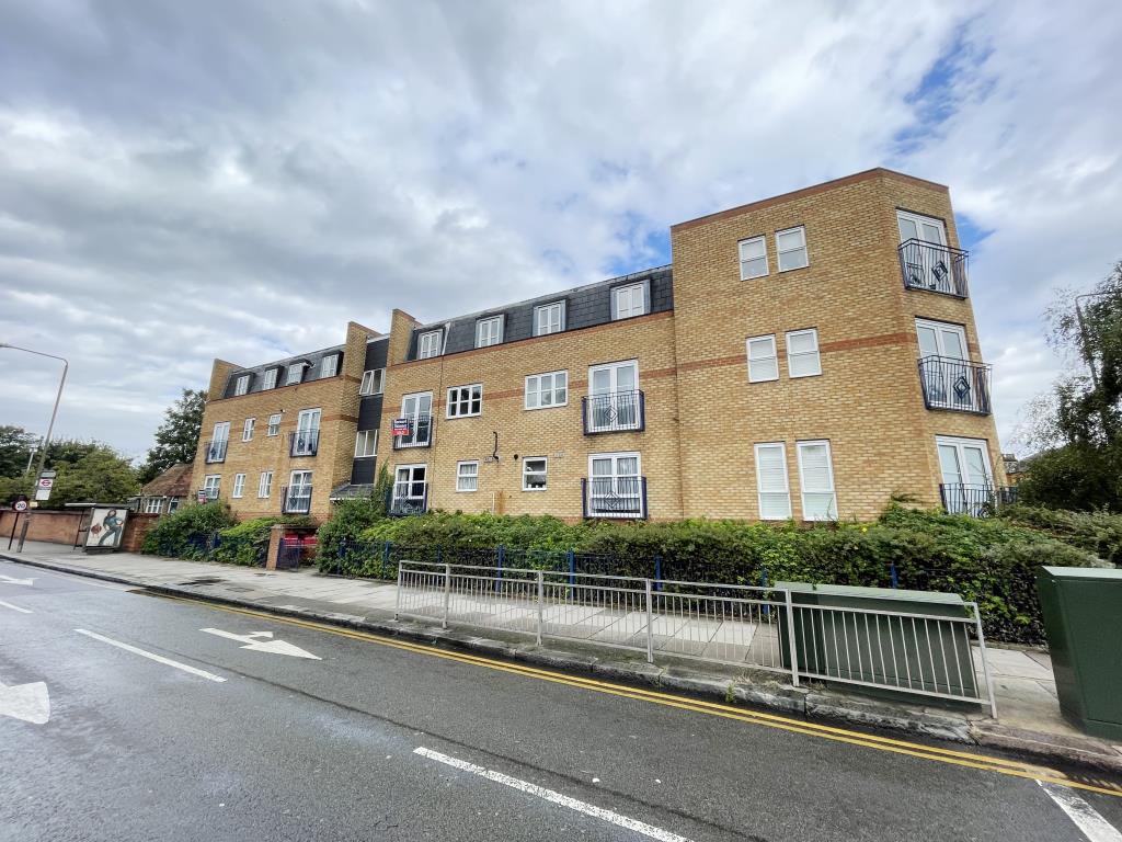 Lot: 113 - FREEHOLD GROUND RENT INVESTMENT SECURED ON 18 FLATS - 
